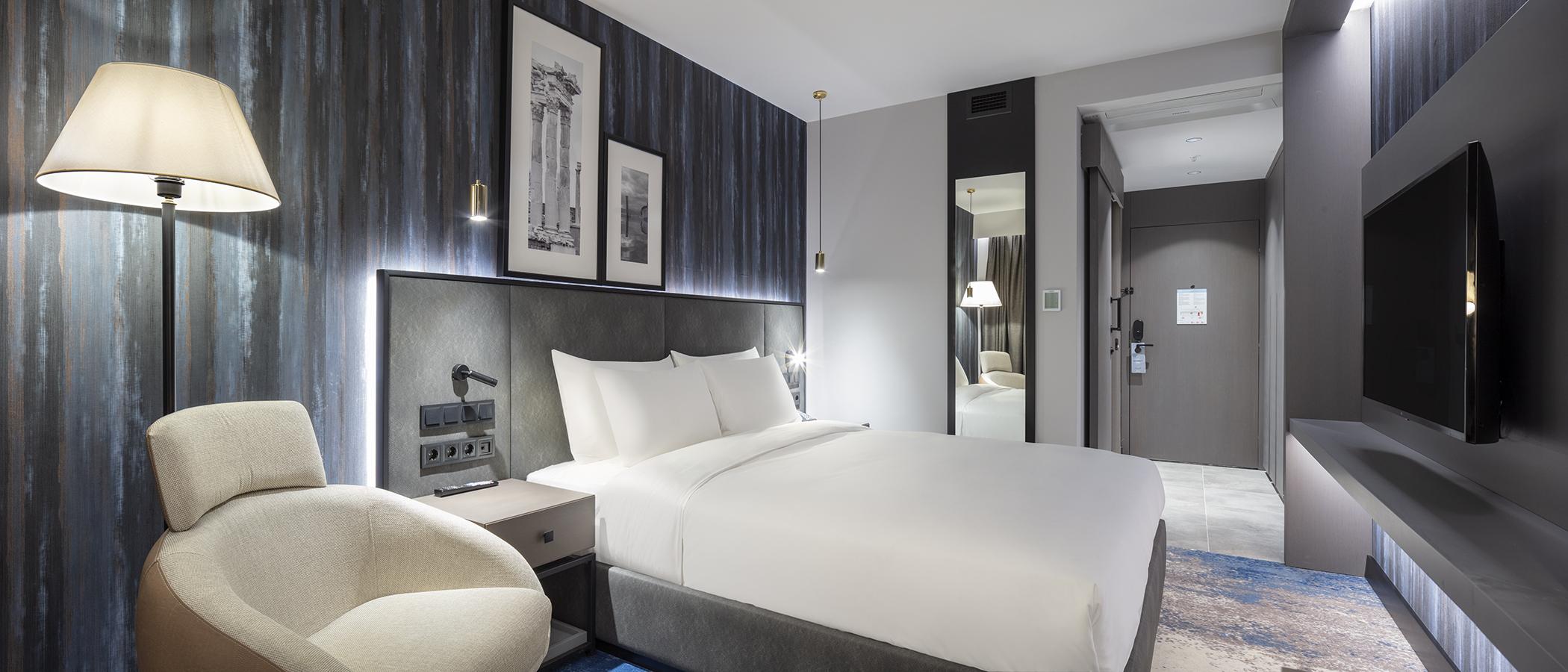 Radisson Aliaga מלון